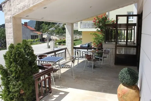 Tek Büyük Yataklı Oda (Deluxe Room with Patio)