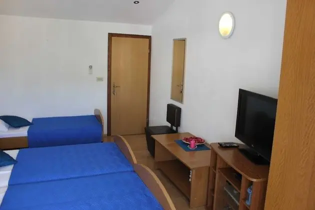 Üç Kişilik Oda (Triple Room with Balcony)