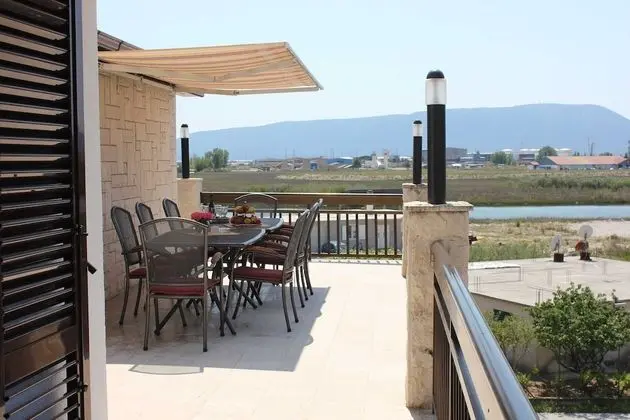 Üç Kişilik Oda (Triple Room with Balcony)