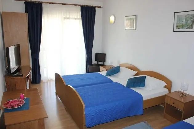 Üç Kişilik Oda (Triple Room with Balcony)