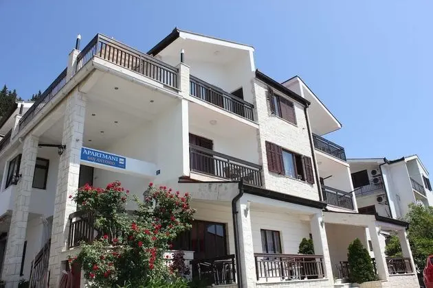 Üç Kişilik Oda (Triple Room with Balcony)