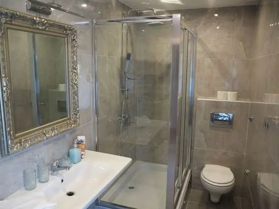 Exclusive Tek Büyük Yataklı Oda, 1 Büyük (Queen) Boy Yatak (7)