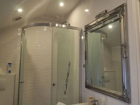 Exclusive Tek Büyük Yataklı Oda, 1 Büyük (Queen) Boy Yatak (7)