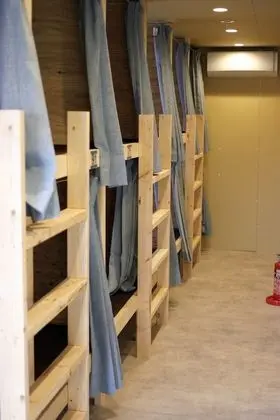 Ortak Ranzalı Oda, Sadece erkekler için