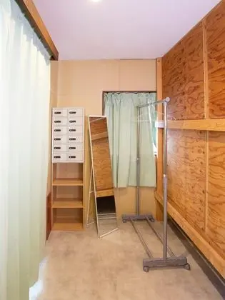 Ortak Ranzalı Oda, Sadece kadınlar için