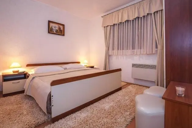 Tek Büyük Yataklı Oda, Bahçe Manzaralı