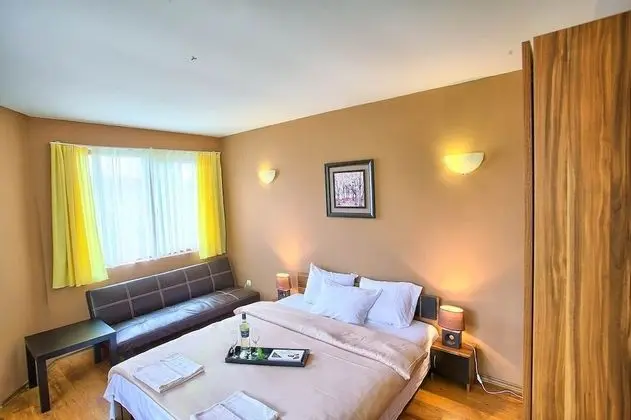 Tek Büyük veya İki Ayrı Yataklı Oda, Balkon