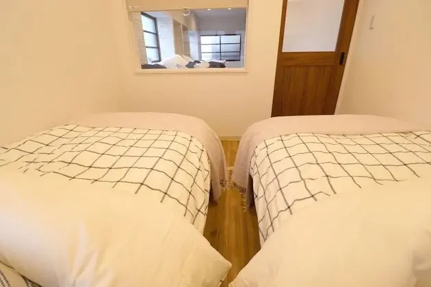 Ev, Birden Çok Yatak, Sigara İçilmez (Private Vacation)