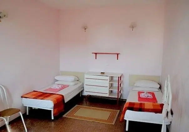Üç Kişilik Oda