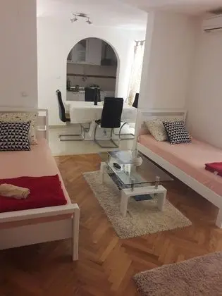 Deluxe Apart Daire, Teras