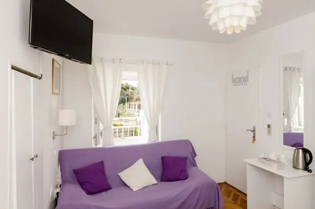 Tek Büyük Yataklı Oda (Double Room with Private External Bat)