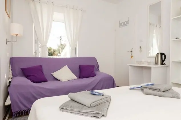 Tek Büyük Yataklı Oda (Double Room with Private External Bat)