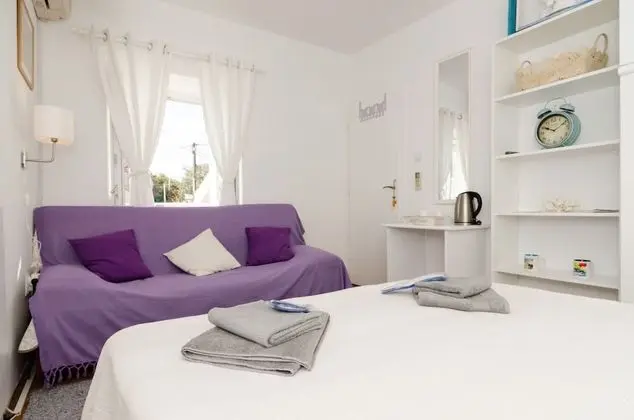 Tek Büyük Yataklı Oda (Double Room with Private External Bat)