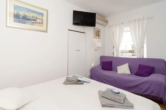 Tek Büyük Yataklı Oda (Double Room with Private External Bat)