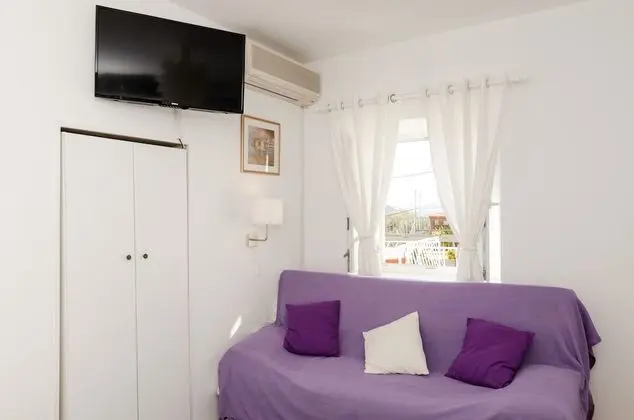 Tek Büyük Yataklı Oda (Double Room with Private External Bat)