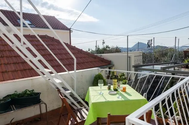 Tek Büyük Yataklı Oda (Double Room with Private External Bat)