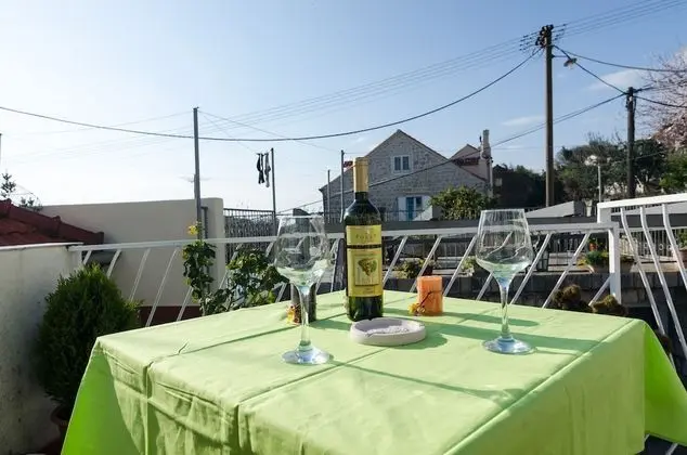 Tek Büyük Yataklı Oda (Double Room with Private External Bat)