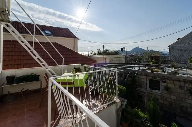 Tek Büyük Yataklı Oda (Double Room with Private External Bat)