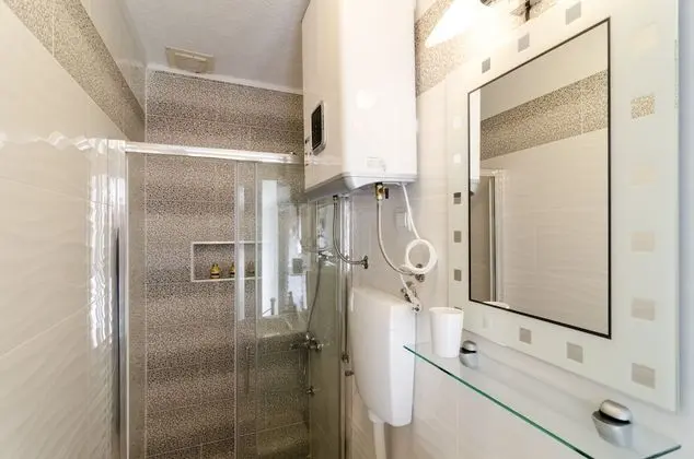 Tek Büyük Yataklı Oda (Double Room with Private External Bat)