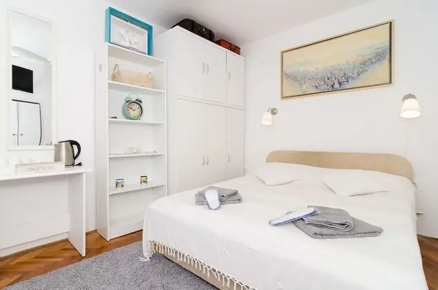 Tek Büyük Yataklı Oda (Double Room with Private External Bat)