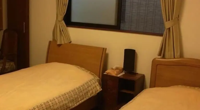 İki Ayrı Yataklı Oda, Sigara İçilmez (Nadeshiko)