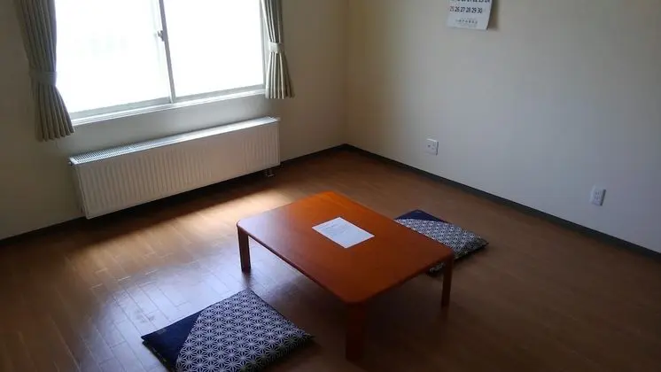 Üç Kişilik Oda, Ortak Banyo