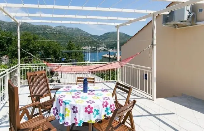 Apart Daire (One-Bedroom Apartment with Terrace an)