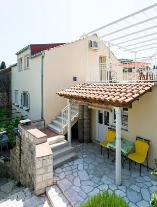 Apart Daire (One-Bedroom Apartment with Terrace an)