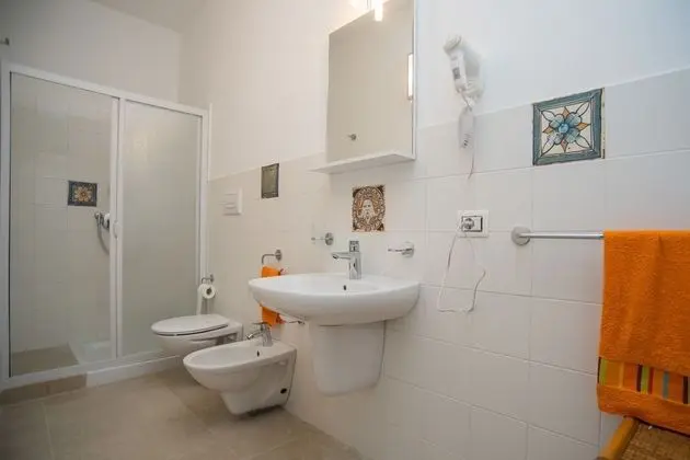 Standard Tek Büyük Yataklı Oda, 1 Çift Kişilik Yatak, Bahçe Manzaralı, Denize Bakan