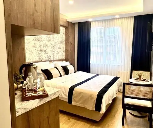 Standart Oda, Sokak Manzaralı