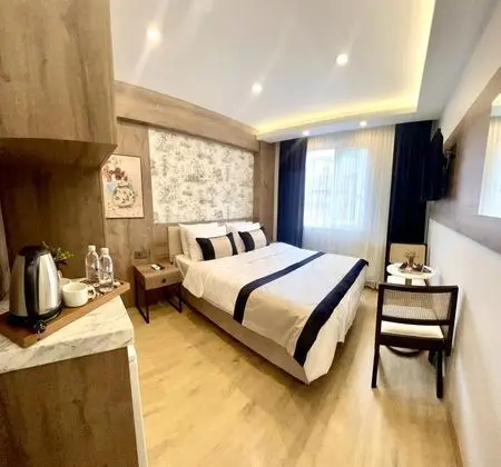 Standart Oda, Sokak Manzaralı