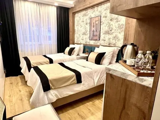 Twin, Sokak Manzaralı