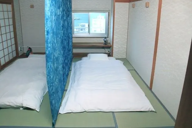 Ortak Ranzalı Oda, Karma Ranzalı Oda, Sigara İçilmez (Futon)