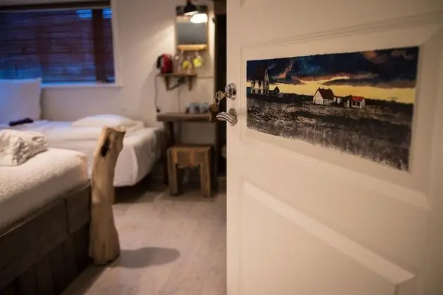 Standard Üç Kişilik Oda, Ortak Banyo, Havuz Manzaralı