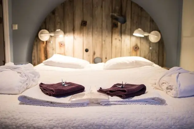 Standard Üç Kişilik Oda, Ortak Banyo, Havuz Manzaralı