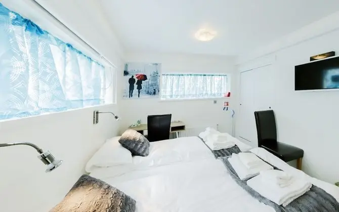 Tek Büyük veya İki Ayrı Yataklı Oda, Özel Banyo (102)