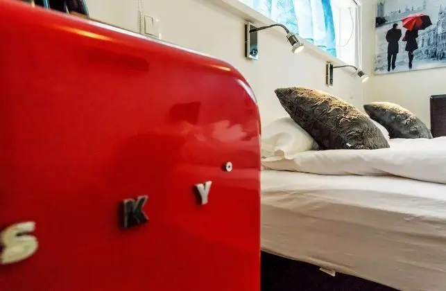 Tek Büyük veya İki Ayrı Yataklı Oda, Özel Banyo (102)