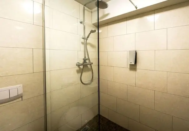 Tek Büyük veya İki Ayrı Yataklı Oda, Özel Banyo (102)