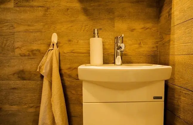 Tek Büyük veya İki Ayrı Yataklı Oda, Özel Banyo (103)