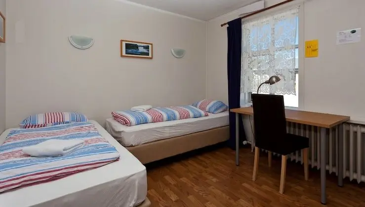 Tek Büyük veya İki Ayrı Yataklı Oda, Ortak Banyo