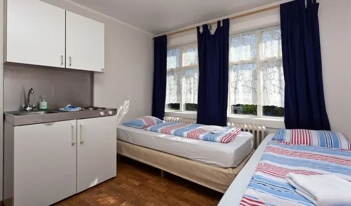 Tek Büyük veya İki Ayrı Yataklı Oda, Ortak Banyo