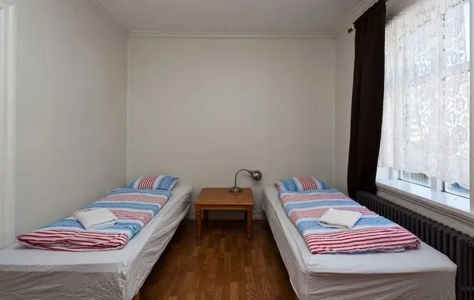 Tek Büyük veya İki Ayrı Yataklı Oda, Ortak Banyo