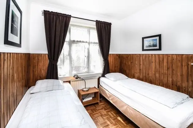 Tek Büyük veya İki Ayrı Yataklı Oda, Ortak Banyo