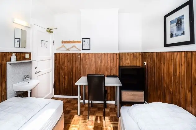 Tek Büyük veya İki Ayrı Yataklı Oda, Ortak Banyo