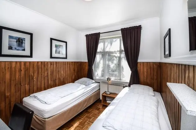 Tek Büyük veya İki Ayrı Yataklı Oda, Ortak Banyo