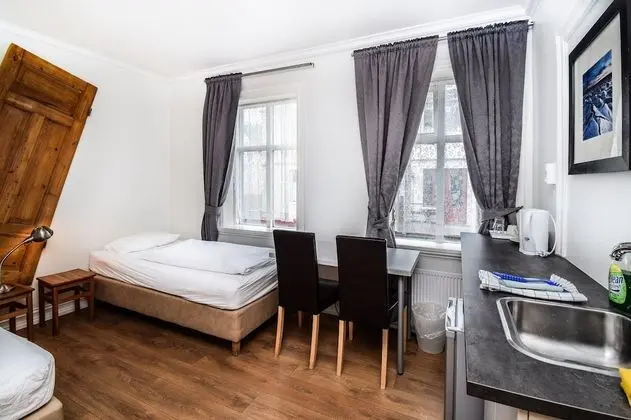 Tek Büyük veya İki Ayrı Yataklı Oda, Ortak Banyo