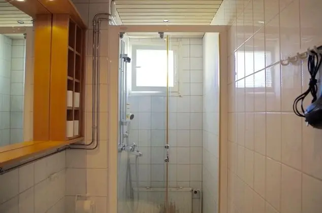 Standard Tek Büyük veya İki Ayrı Yataklı Oda, Ortak Banyo, Bahçe Manzaralı (Communal Kitchen)
