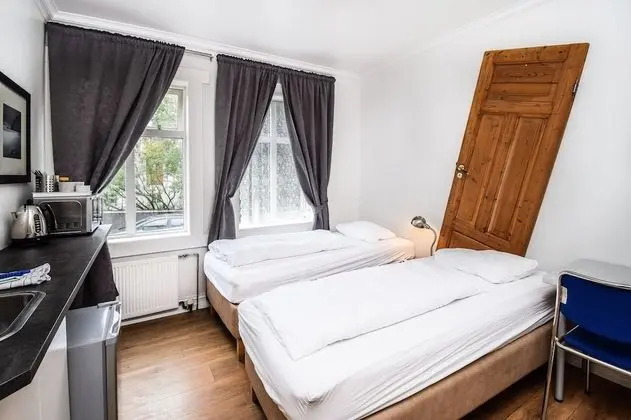 Tek Büyük veya İki Ayrı Yataklı Oda, Ortak Banyo