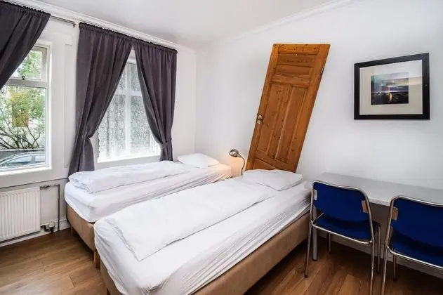 Tek Büyük veya İki Ayrı Yataklı Oda, Ortak Banyo