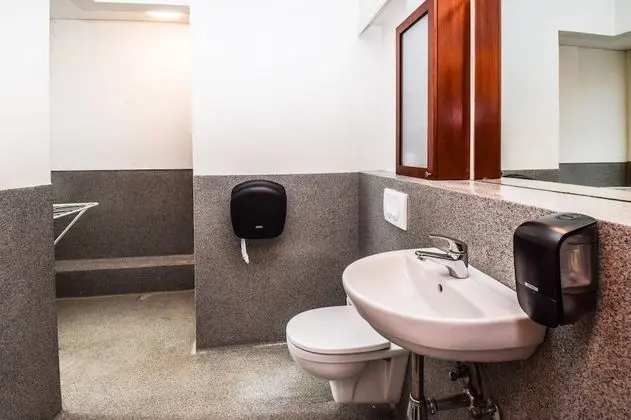 Tek Kişilik Oda, Ortak Banyo